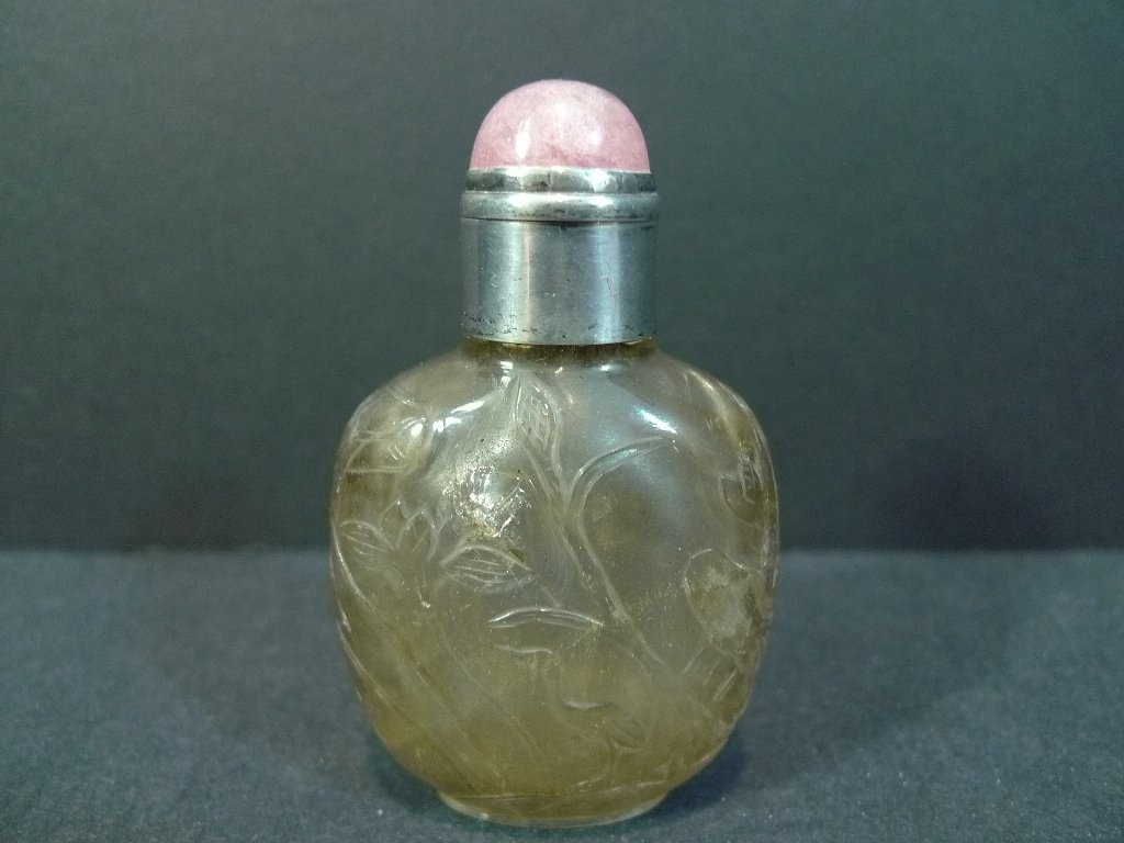 ANTIQUE CHINESE CARVED ROCK CRYSTAL SNUFF BOTTLE WITH (1 of 8)