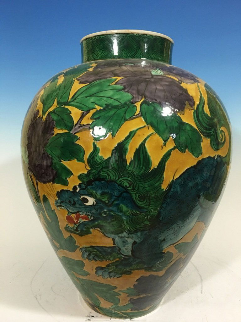 ANTIQUE Huge Japanese Green Jar with two lions, Meiji (1 of 7)