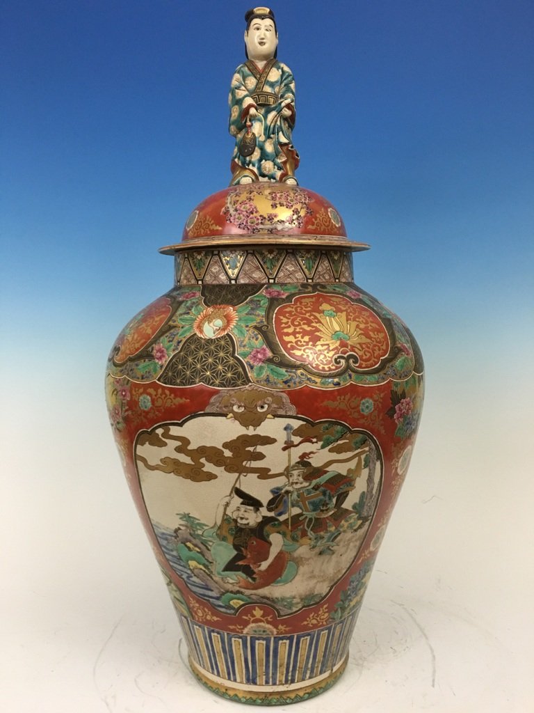 ANTIQUE Huge Japanese Kutani Covered Jar with flowers (1 of 10)