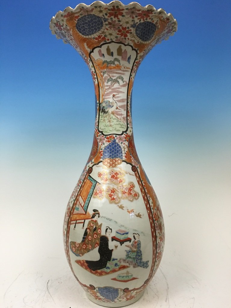 ANTIQUE Japanese Large Flower Vase with Figurines and (1 of 10)