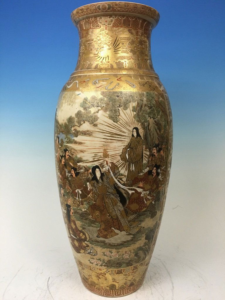 ANTIQUE Japanese Huge Satsuma Vase with figurines, (1 of 10)