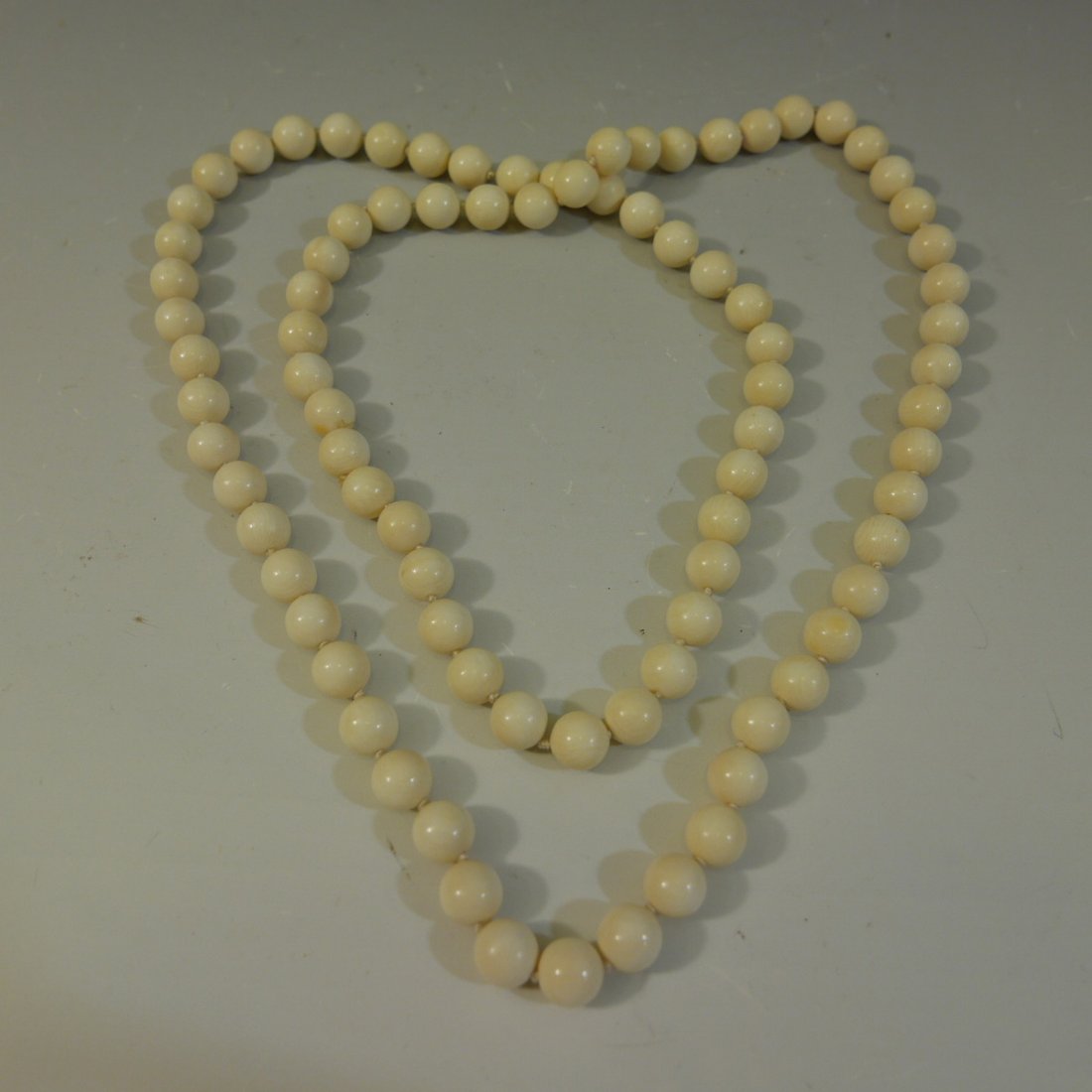 CHINESE CARVED ROUND BEADS NECKLACE (1 of 3)
