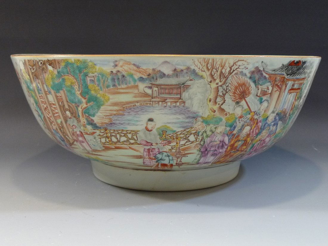 HUGE CHINESE ANTIQUE FAMILLE ROSE PORCELAIN PUNCH BOWL (1 of 9)
