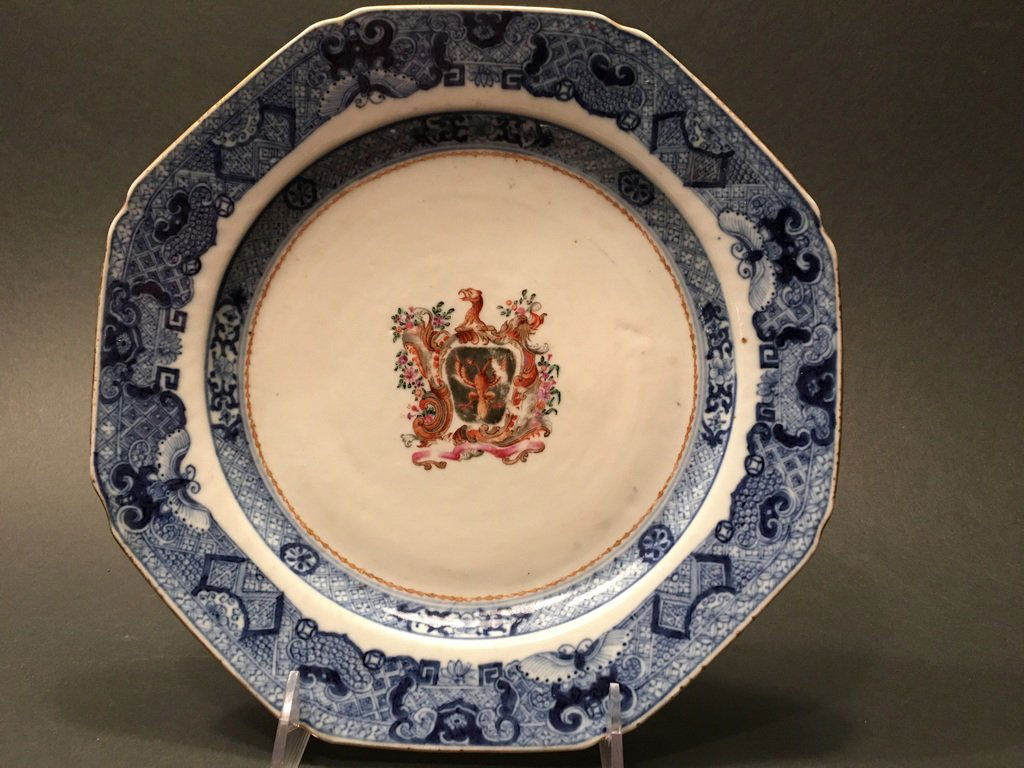ANTIQUE Chinese Blue and white Armorial Plate 9 1/4", (1 of 8)
