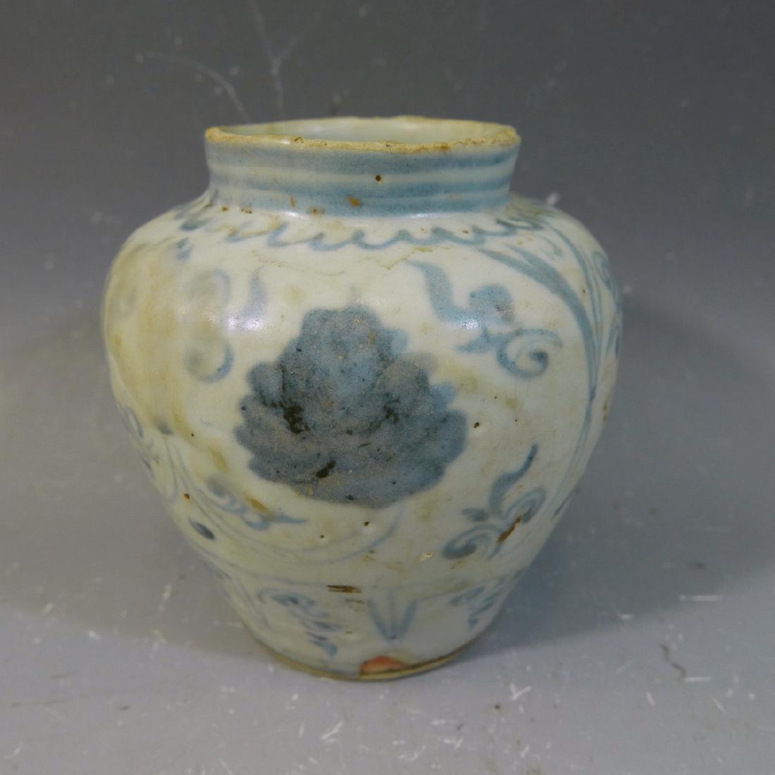 ANTIQUE CHINESE BLUE WHITE PORCELAIN JAR - MING DYNASTY (1 of 9)
