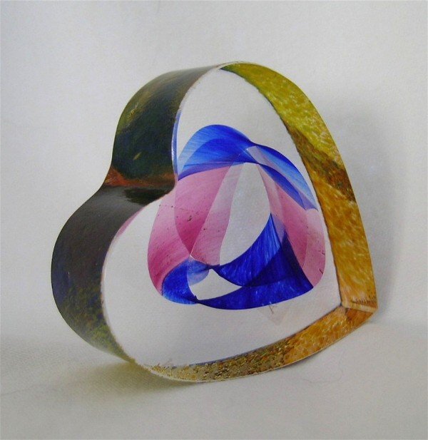 Kosta Boda Glass My Heart: Bertil Vallien Mini Sculpture for Kosta Boda, heart shaped. Beautiful gold rim, when viewed from inside out, the piece is iridescent. Inner rings alternate pink and blue, double helix. Signed Kosta Bo