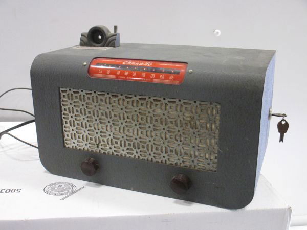 Coradio Coin-OP Radio, w/ key: Coradio Coin-OP Radio, w/ key, appears to be in working order, original cord and antenna
