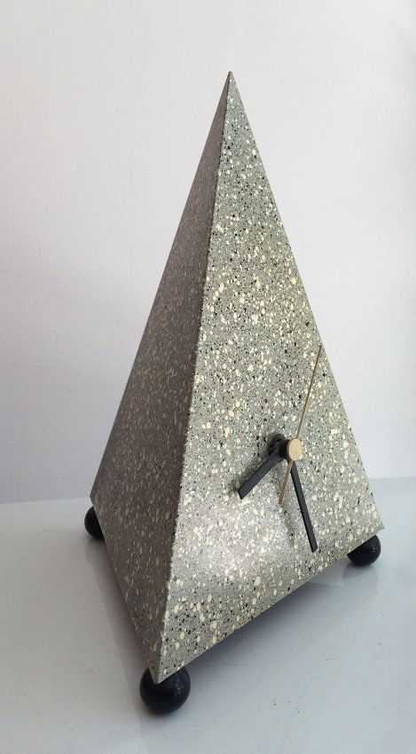 Artek, table clock (1 of 5)