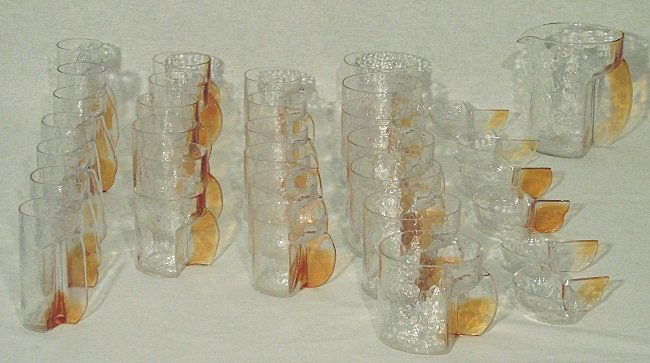 Glass set and carafe Toni Zuccheri, Veart, 1970: Blown glass carafe and set. 33 items various sizes. By Toni Zuccheri, Veart. 1970 ca. Bibliography: Catalogo Veart. Servizio di bicchieri e caraffa in vetro soffiato. 33 pezzi varie misure.