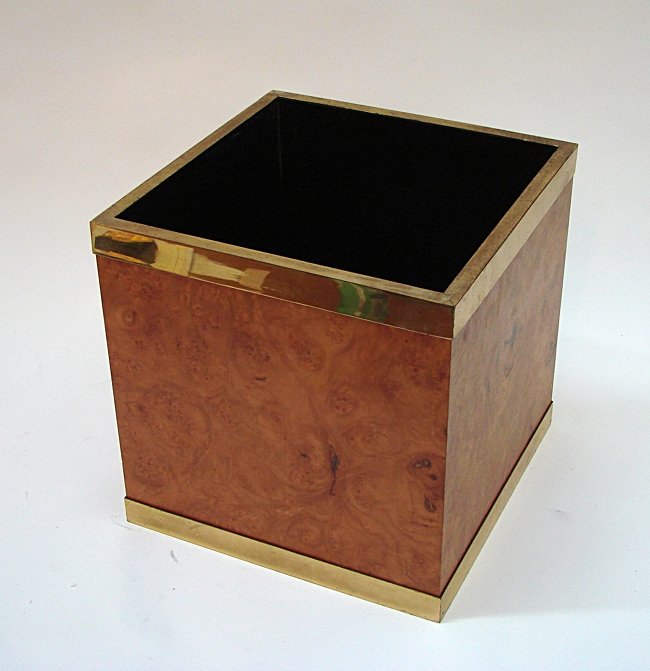 Gabriella Crespi, Brass box: Brass and brier-root box. Original signed. Gabriella Crespi, 1970 ca. Dimensions: 30,5 x 30,5 x 30,5 cm. Gabriella Crespi, scatola in ottone e radica. Firma incisa. 1970 ca.