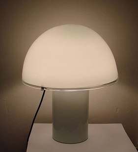 Luciano Vistosi, Vistosi, Murano, Table lamp: Onfale table lamp. Blown glass. Luciano Vistosi, Vistosi, Murano, 1978. Dimensions: h 46 cm, diameter 37 cm Lampada da tavolo modello Onfale, vetro soffiato.