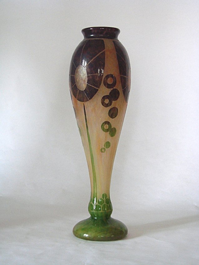 Charles Schneider (att.), Vase: Vase with green base. C. Schneider (attr.), 1900 ca. Dimensions: h 13,8", width 4,3". Vaso alto con base verde che sfuma sul marrone. Dimensioni h 35, larghezza 11 cm.
