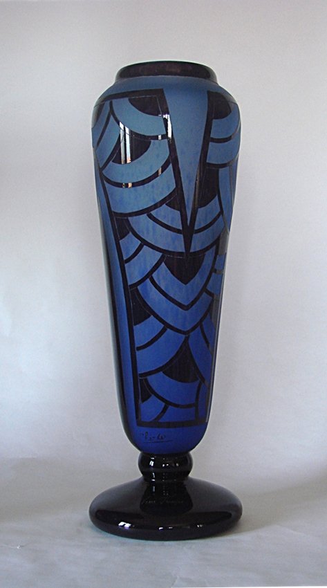 Charles Schneider, Glass Vase: Glass vase signed "Le verre Francais" and "Charder". Charles Schneider, 1920 ca. Dimensions: h 18,1", width 6,7" Vaso in vetro firmato "Le verre Francais" e "Charder". Anni 20. Dimensioni h 46 cm, lar