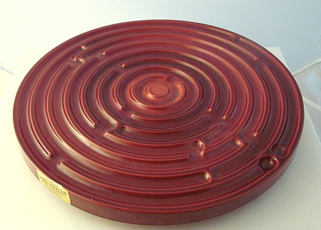 Zanolli e Sebellin, Ico and Luisa Parisi, pottery: Artistic pottery Labirinto. Signed on the bottom and original label. Ico and Luisa Parisi, Zanolli e Sebellin Prod. 1960 ca.Dimensions: diameter 11,8'' x 1,4''.Ico e Luisa Parisi. Ceramica artistica l