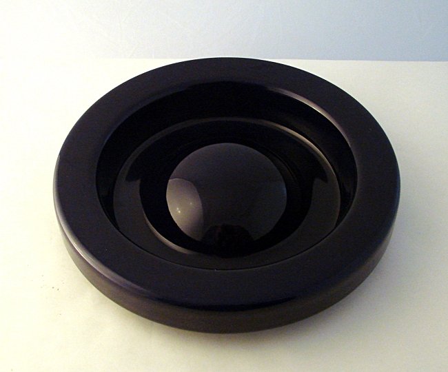 F.lli Brambilla, Angelo Mangiarotti, ashtray: Blue pottery ashtray model M/37. Angelo Mangiarotti, F.lli Brambilla Prod. 1968. Original box. Marked with a symbol on the bottom. Dimensions: h 1,6'', diameter 7,8''. Angelo Mangiarotti. Posacenere i
