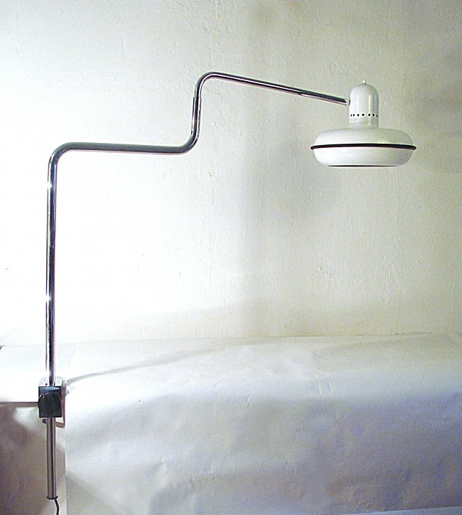 Bilumen, Sergio Asti, table lamp: Table lamp with clamp. Girotondo model. Chromed metal adjustable arm. Adjustable varnished metal reflector. Dimensions:h 35,4'', max 31,5''. Sergio Asti, Prod. Bilumen, 1974. Bibliografia: Rivista Dom