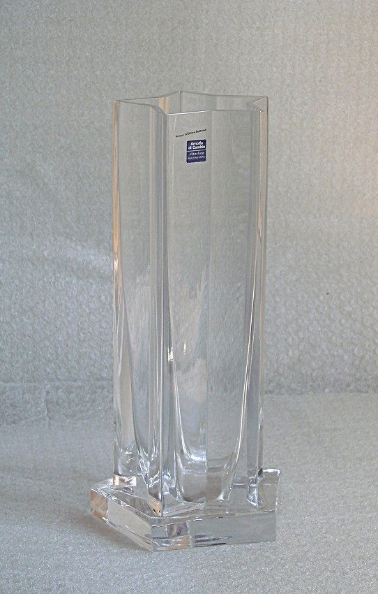Arnolfo di Cambio., Ettore Sottsass, Vase: Star shaped vase, crystal, 1990 ca. Arnolfo di Cambio, Ettore Sottsass. Vaso a forma di stella, cristallo, Anni Novanta circa. Arnolfo di Cambio, Ettore Sottsass.