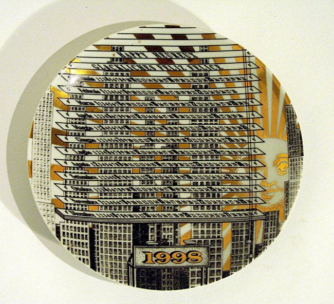 Calendar-plate Piero Fornasetti, 1992.: China Calendar-plate 1992. Pietro Fornasetti, 1992. Dimensions: diameter 24 cm Piatto calendario in porcellana, Pietro Fornasetti, 1992.