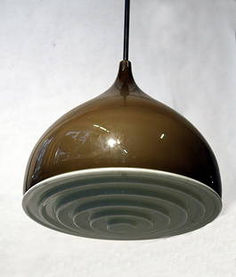 Luciano Vistosi, ceiling lamp: Ceiling lamp with two incamiciato glasses, white and brown. 1960 ca. Dimensions: h 35 cm, width 35 cm. Luciano Vistosi, lampada a sospensione da due vetri incamiciati, uno bianco e uno marrone. Anni S