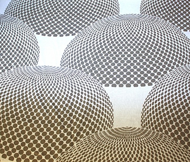 Pierre Cardin, screenprinted textile: Screenprinted textile, optical decorations. Signed on the fabric. 1960 ca. Dimensions: 950 x 200 cm (374" x 79") Pierre Cardin. Tessuto serigrafato con decorazioni optical. Dimensioni: 950 x 200 cm (3