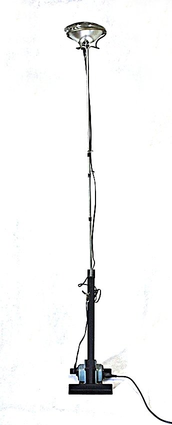 A. and P. Castiglioni, Flos, floor lamp Toio: Floor lamp model Toio. Achille and Pier Giacomo Castiglioni. Flos, 1962. Dimensions: h 169 cm ( 66,5"). Achille e Pier Giacomo Castiglioni. Lampada da terra modello Toio. Dimensioni: h 169 cm ( 66,5")