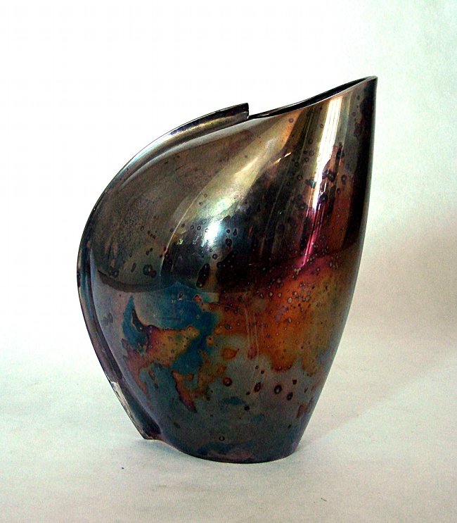 Lino Sabattini, sculpture: Silvered metal sculpture Prolix model. Lino Sabattini, Argenterie Sabattini Prod. 1992. Signed on the bottom. Dimensions: h 28 cm (11"), 17 x 22 cm (6,7" x 8,6") Lino Sabattini. Scultura in metallo ar