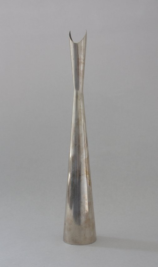 Lino Sabattini, Vase: Lino Sabattini. Vase model Cardinale. Silver metal. Vaso modello Cardinale. Metallo argentato. Dimensioni: h 36,5 cm (14,3\"). Prod. Christofle, Gallia, 1957. Firmato sotto la base.