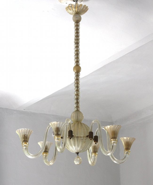 Barovier e Toso, chandelier: Chandelier with six arms. Blown Murano glass. Barovier&Toso, 1950 ca. Dimensions: h 90 cm, diameter 66 cm. Lampadario a sei bracci in vetro soffiato di Murano. Prod. Barovier&Toso, 1950 ca.