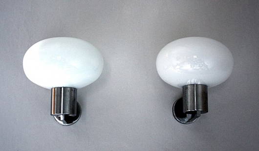 Luciano Vistosi, six wall lamps: Luciano Vistosi, six white incamiciato glass wall lamps.rano, 1970 ca. Dimensions: h 22 cm, diam 20 cm. Chromed metal structure. Vistosi, MuLuciano Vistosi, sei lampade da muro in vetro bianco incamic