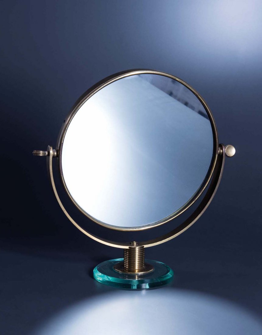 Italian Manufacture, table mirror: Italian Manufacture, sdjustable table mirror. Grinded glass base, brass structure. Manifattura italiana. Specchiera da tavolo orientabile. Base in vetro molato, struttura in ottone. Dimensioni: 39 x 3