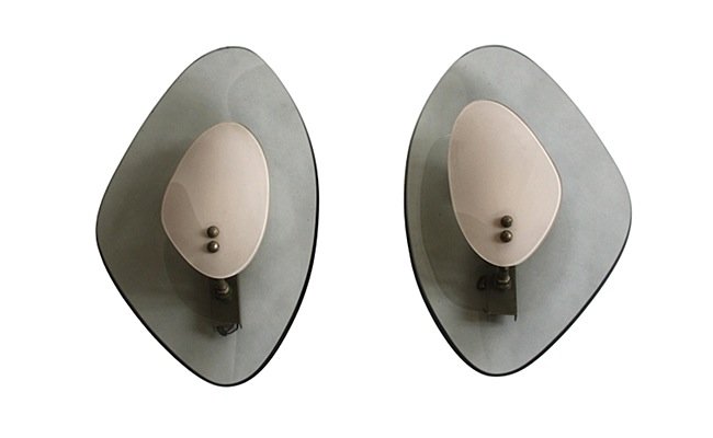 Cristal Art, two wall lamps: Cristal Art, two wall lamps. Curved and grinded glass, chromed metal. Cristal Art. Coppia di lampade da parete. Vetro curvato e molato, metallo cromato. Dimensioni: 42 x 24 cm (16,53" x 9,44"). 1960 c