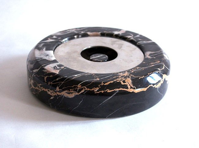 Sergio Asti, ashtray: One portoro marble ashtray. Sergio Asti, 1970 ca. Un posacenere in marmo portoro, Sergio Asti, 1970 ca. Dimensioni: diam 18 cm