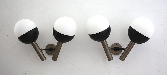 Italian Manufacture, two wall lamps: Italian manufacture. Pair of wall lamps. Metal, varnished metal, white frosted glass. Manifattura italiana. Coppia di lampade da parete. metallo, metallo verniciato, vetro satinato bianco. Dimensioni: