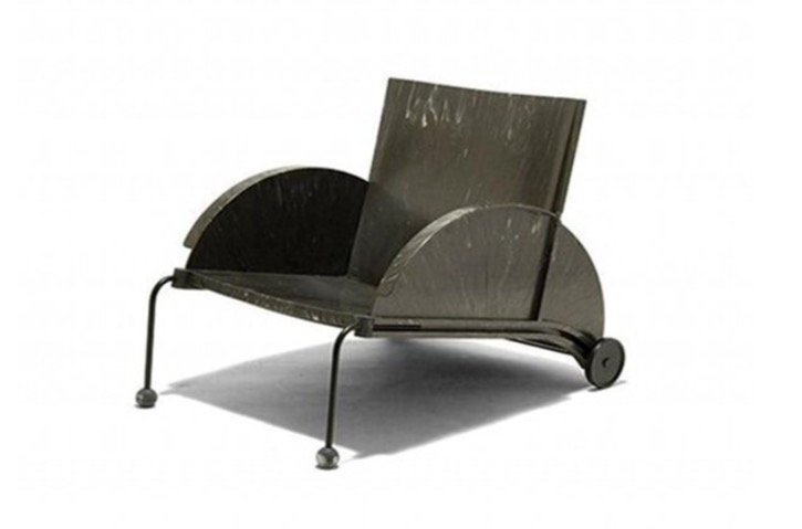 A. C. Ferrieri, Indoor / Outdoor Armchair, Kartell: Anna Castelli Ferrieri - Kartellin blend di tecnopolimeri su matrice ABS, gambe in tubo d’acciaio terminanti su sfere di gomma rigida, 1988. Dimensions, 75x67x95 cm