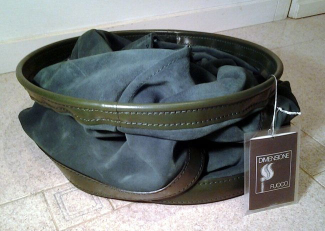 A. and T. Scarpa, firewood holder (1 of 5)