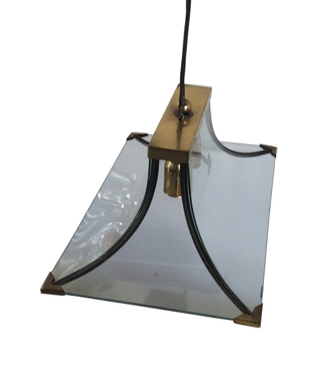 Esperia, chandelier: Esperia, chandelier. Brass, curved glass. Dimensioni: 48 x 30 cm