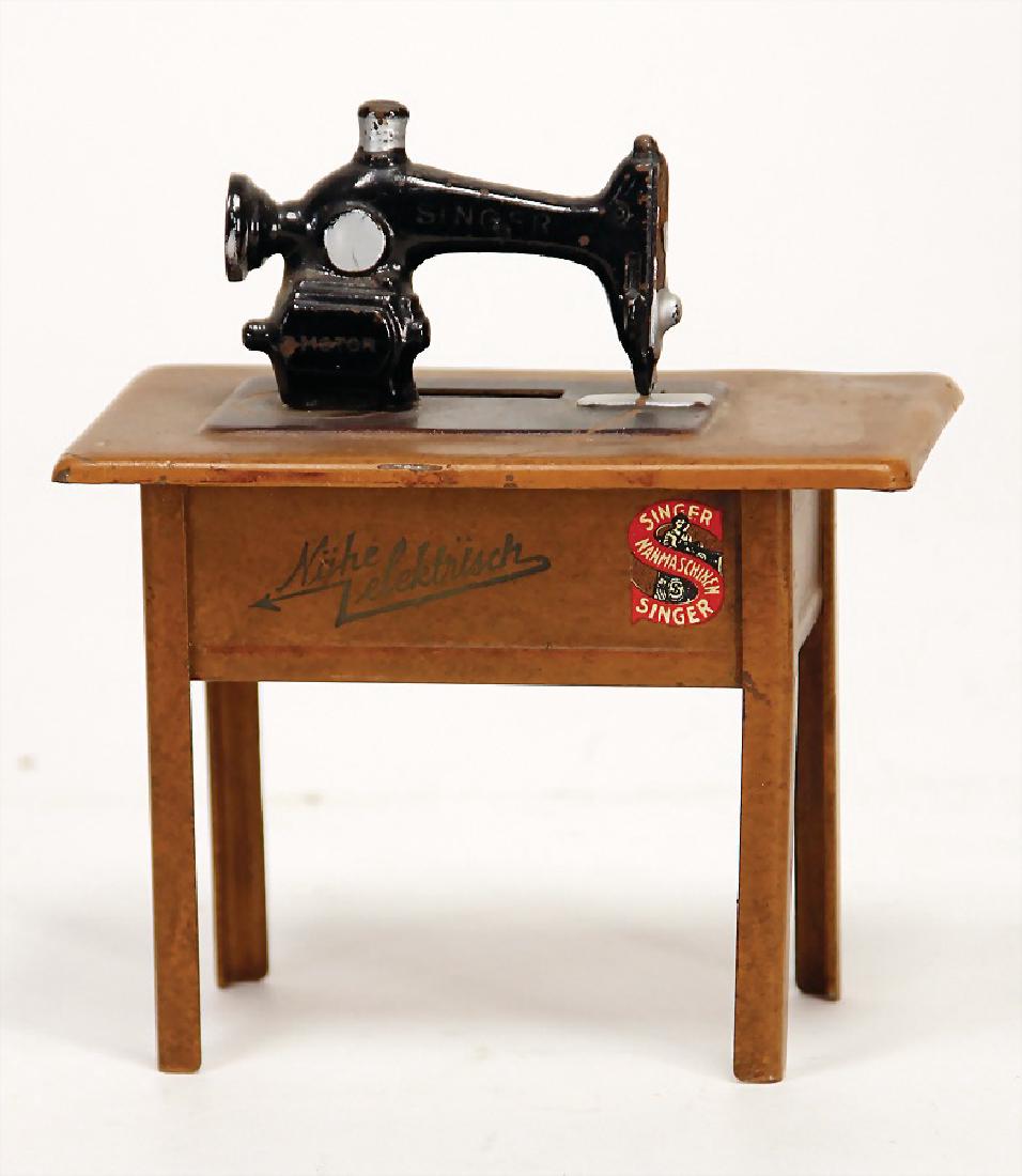 SINGER dollhouse sewing machine, money box, sheet (1 of 1)