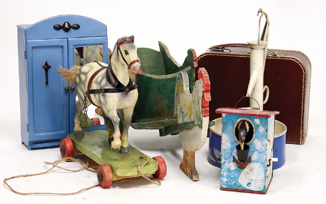 Konv. 9 Teile, Holz-Pferd auf Rädern, Holzkarren, (1 of 1)
