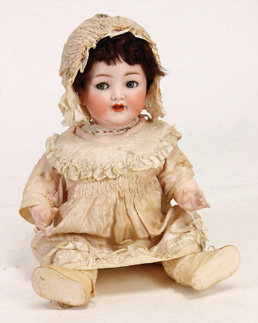 KÄMMER & REINHARDT: KÄMMER & REINHARDT Biskuit-Porzellankopf-Puppe, 126, Mohairperücke, blaue Schelmenaugen, off. Mund, oben Zähne, Stehkörper, 36 cm German Description KÄMMER & REINHARDT