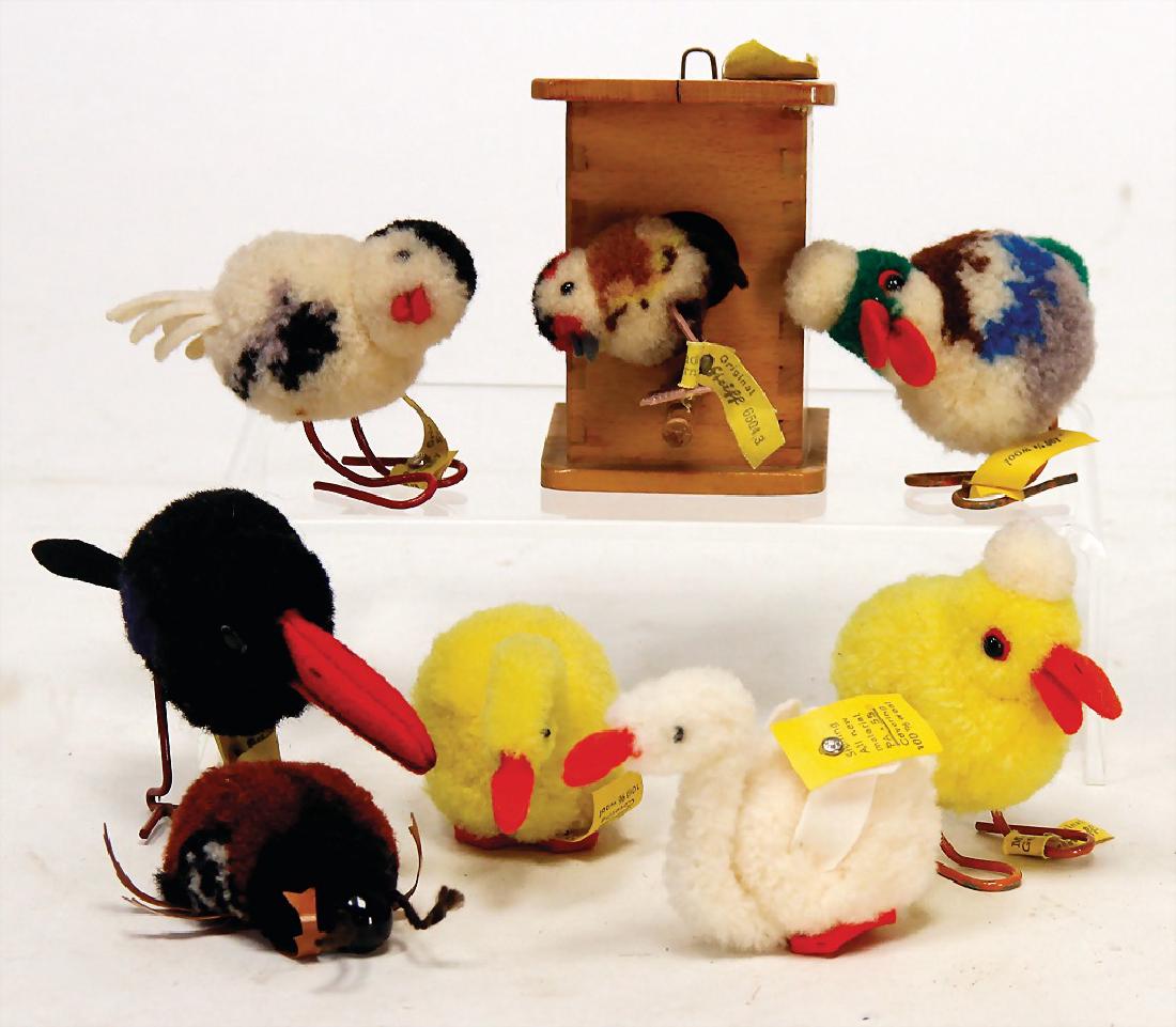 STEIFF 7 Teile, Woll-Miniaturen, kompl., u.a.: STEIFF 7 Teile, Woll-Miniaturen, kompl., u.a. Spitzmaus, mit Knöpfen u. 2 Fahnen, 1 Käfer ohne Knopf u. Fahne, guter Zust. German Description STEIFF 7 Teile, Woll-Miniaturen, kompl., u.a. Sp