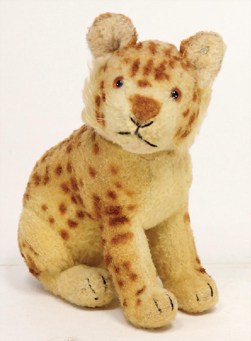 STEIFF Löwe, Kunstplüsch, 20 cm, mit Knopf,: STEIFF Löwe, Kunstplüsch, 20 cm, mit Knopf, lang gezogenes F, bespielt, gut German Description STEIFF Löwe, Kunstplüsch, 20 cm, mit Knopf, lang gezogenes F, bespielt, gut