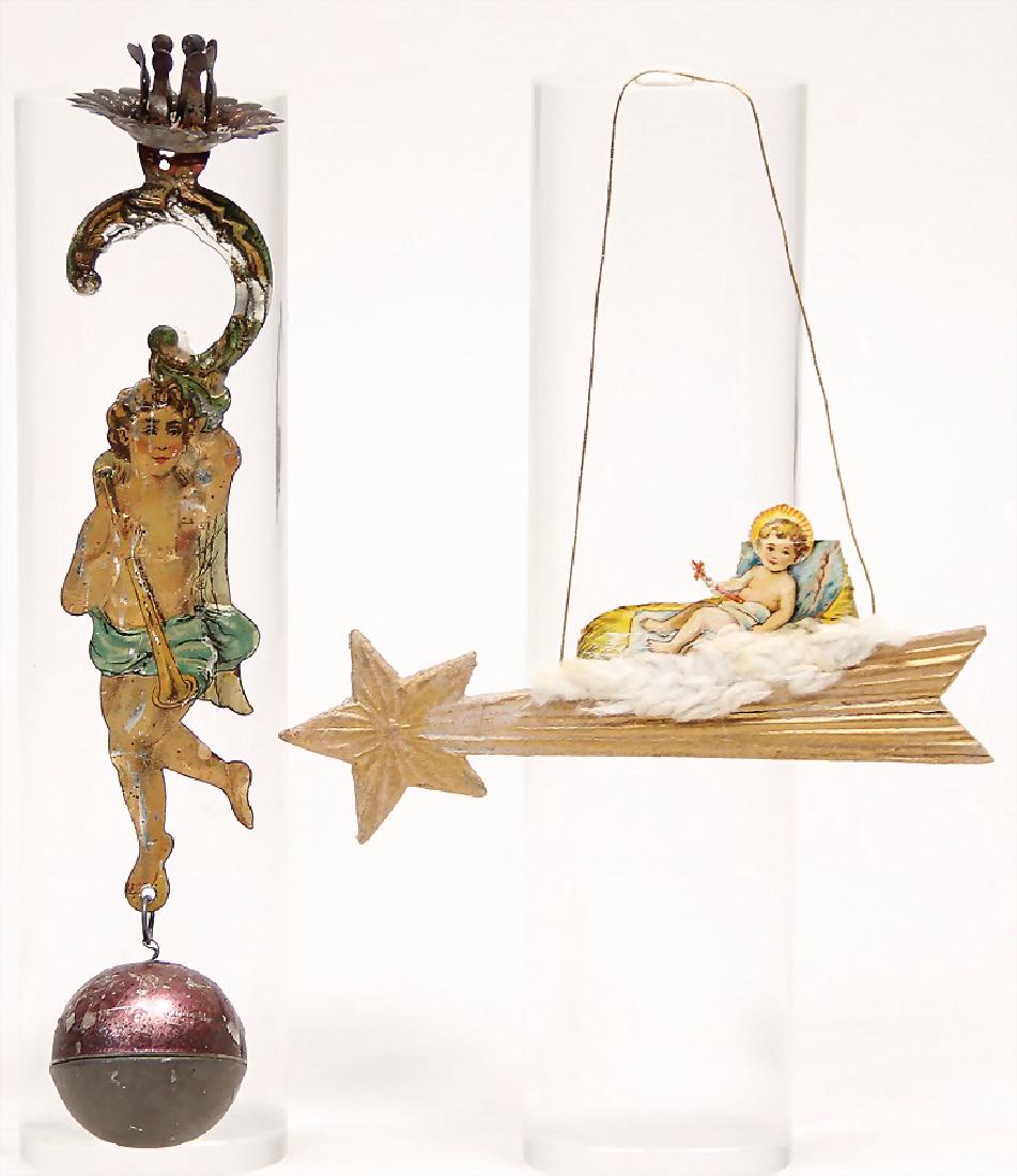 Christbaumschmuck, Blech lithogr., Kerzenhalter,: Christbaumschmuck, Blech lithogr., Kerzenhalter, Engelsfigur mit Kugel, 17 cm, 1x Stern mit Jesuskind, Pappe geprägt German Description Christbaumschmuck, Blech lithogr., Kerzenhalter, Engelsfigu