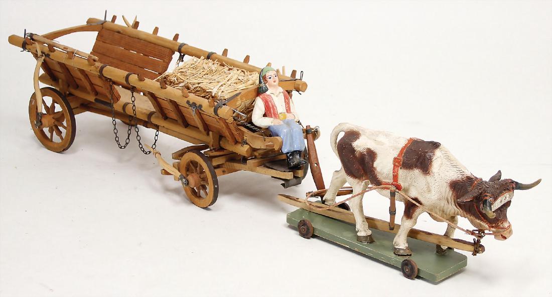 LINEOL Zugochse, Masse, 28 cm, 2 Spitzen an dem: LINEOL Zugochse, Masse, 28 cm, 2 Spitzen an dem Holzteil über der Stirn fehlen, sonst guter Zust., mit Holz-Leiterwagen, mit Kutscher, seitl. Streben ergänzt, eine Spitze fehlt German Descri