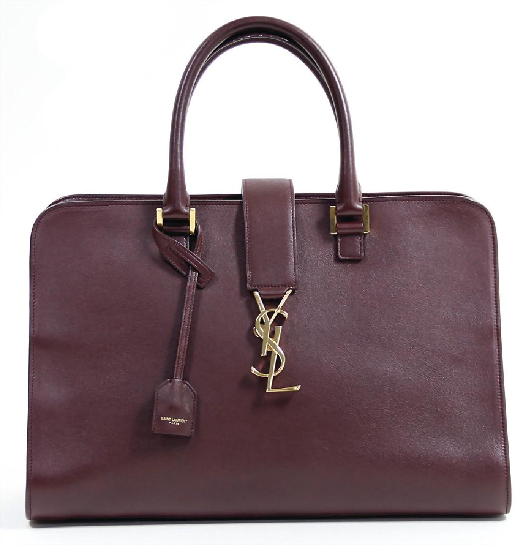 YVES SAINT LAURENT purse, model: monogrammes Saint: YVES SAINT LAURENT purse, model: monogrammes Saint Laurent, wine-red calf leather, gold colored brass fittings, flap with magnetic clasp in the gold-colored "YSL", 2 carrying handles, 1 remo