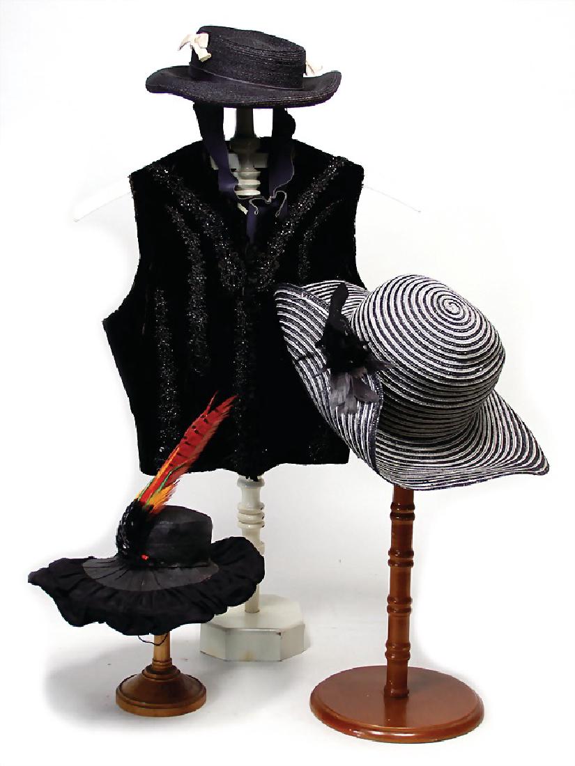mixed lot 1x black/white plaited hat with black feather (1 of 1)