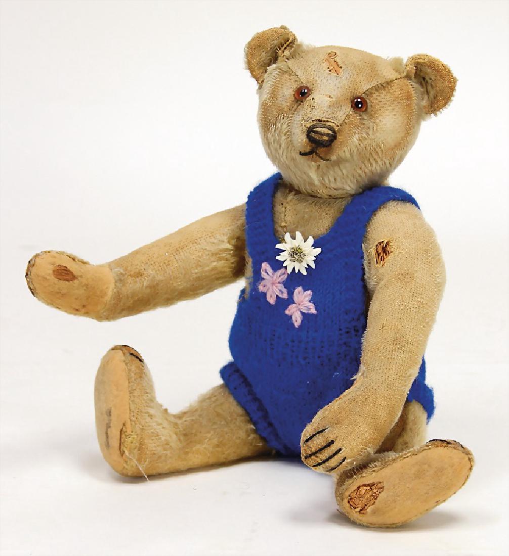 STEIFF bear, 34 cm, probably from the '20s, 32 cm, with: STEIFF bear, 34 cm, probably from the '20s, 32 cm, with button, used, long snaped off arms, slight hump, faults at the felt paws, some opened places German Description STEIFF Bär, 34 cm, wohl 20e