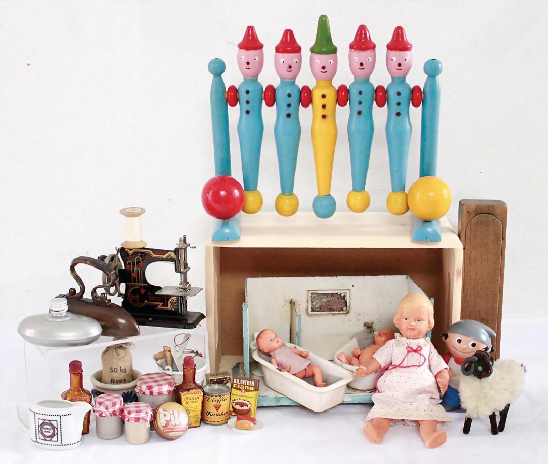 Fundkiste, darin 1 Kegel-Spiel, Alter?, kl. (1 of 1)