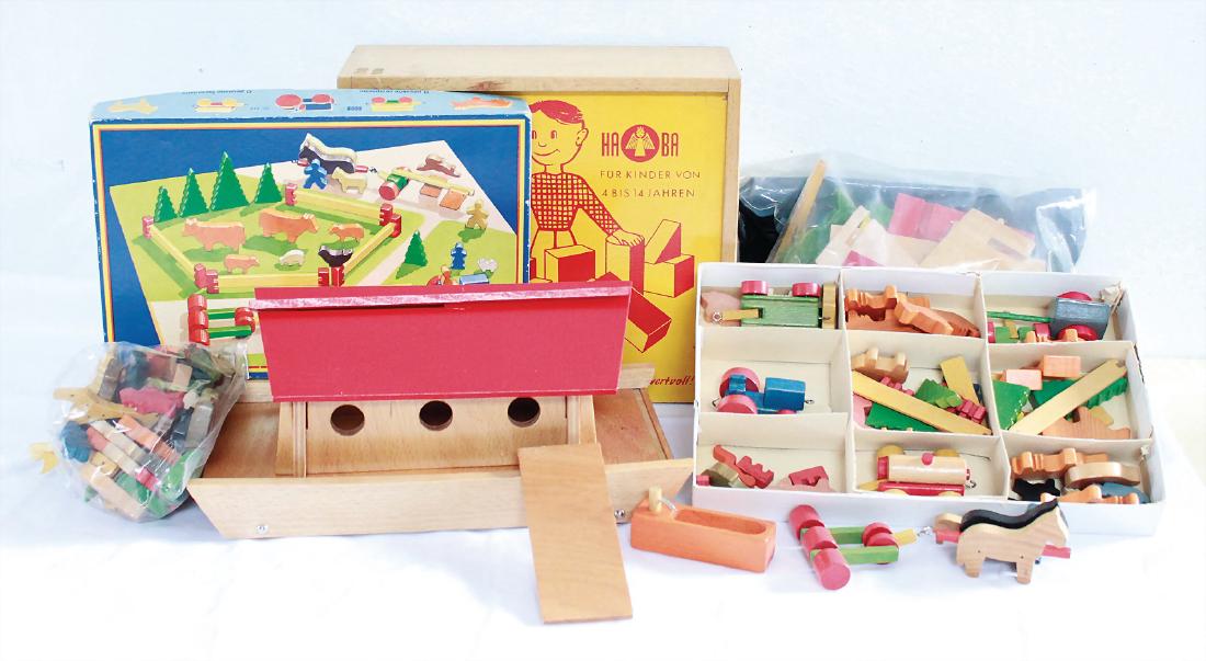 Konv. Holzspielzeug, darunter 1 Bauernhaus zum Stecken, (1 of 1)