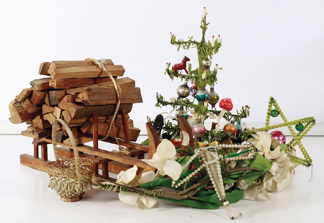 Fundkiste Weihnachten, Nüsse zum Aufhängen,: Fundkiste Weihnachten, Nüsse zum Aufhängen, Blütenkranz, Weihnachtsbaum, Holz-Schlitten, 25 cm, Körbe, Laterne German Description Fundkiste Weihnachten, Nüsse zum Aufhäng