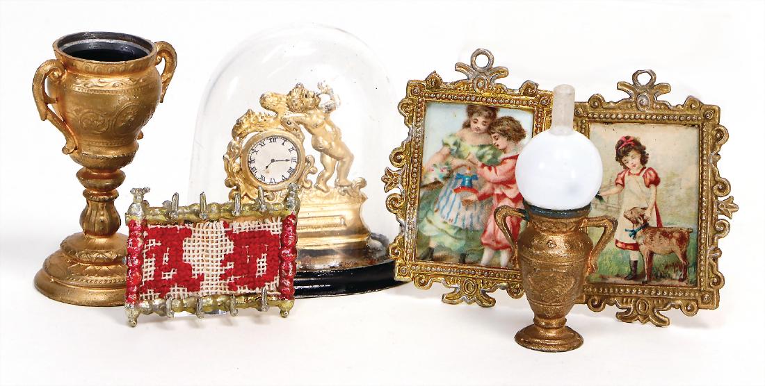 dollhouse clock for fireplace with a glass case, 6.5: dollhouse clock for fireplace with a glass case, 6.5 cm, 1 key holder, 2 dollhouse pictures, with tin frame, 1 tin lamp, 1 cup without cover German Description Puppenstuben-Kaminuhr mit Glassturz, 6,5